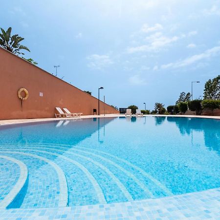 Comfortable 4-Bedroom Villa With Private Gardens 阿德耶 外观 照片