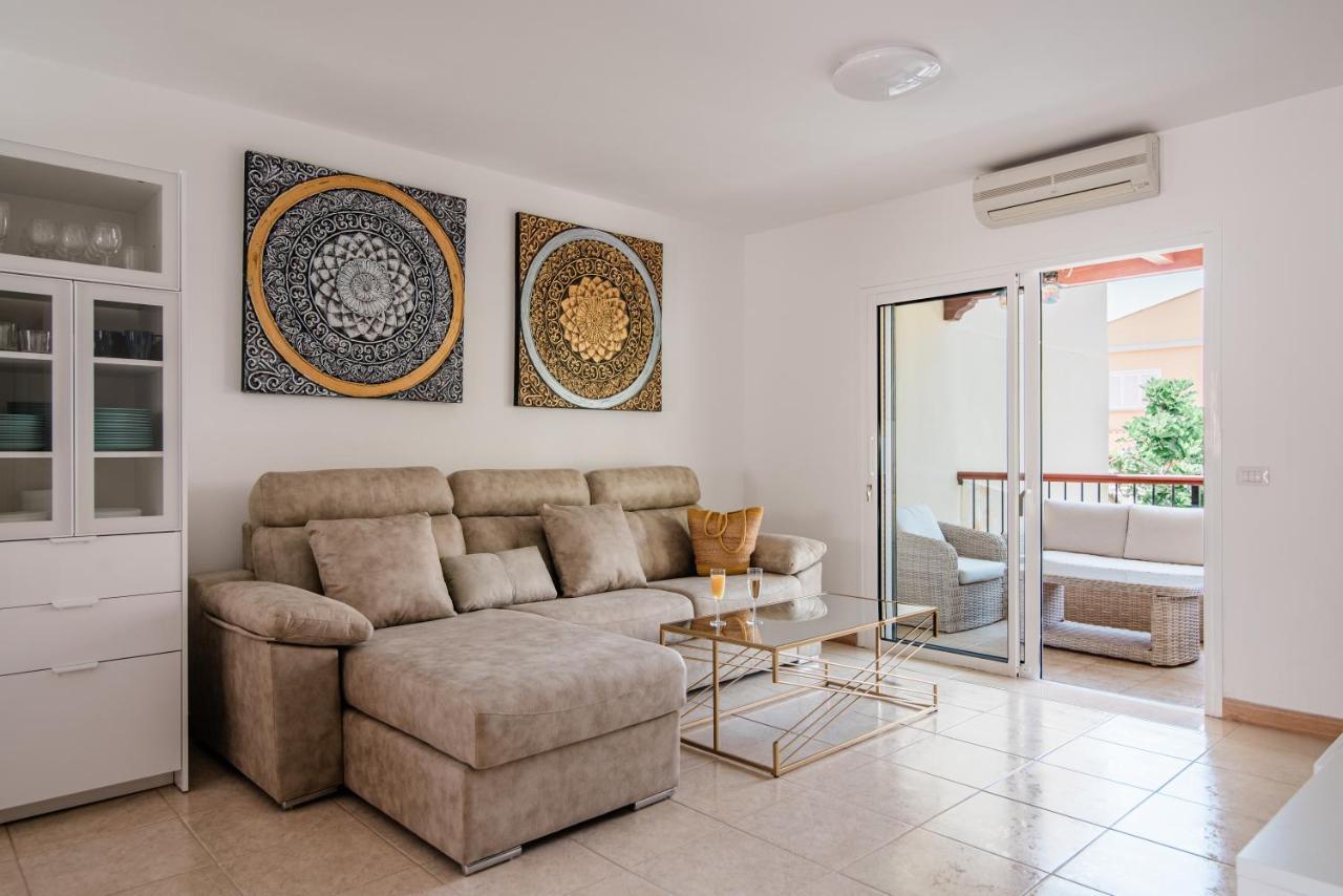 Comfortable 4-Bedroom Villa With Private Gardens 阿德耶 外观 照片