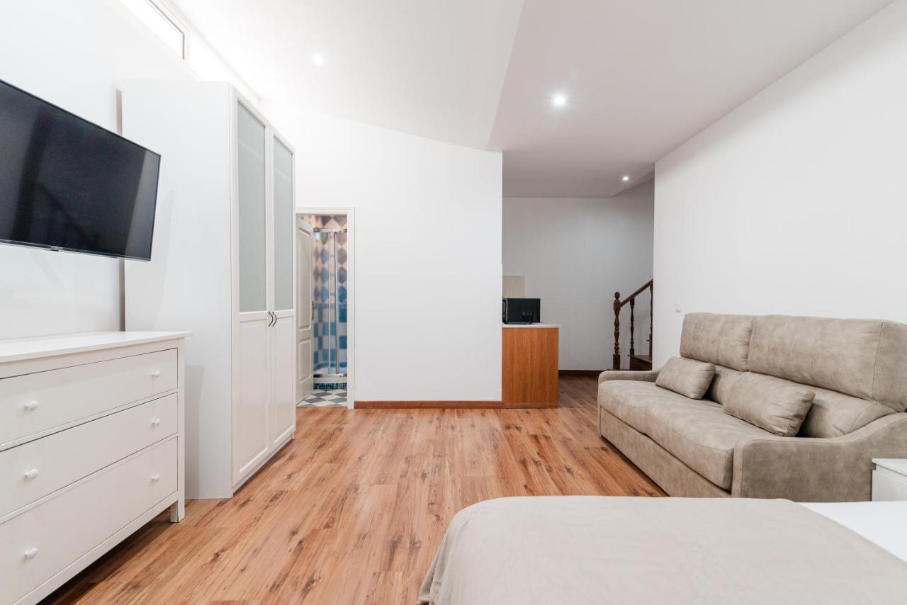 Comfortable 4-Bedroom Villa With Private Gardens 阿德耶 外观 照片