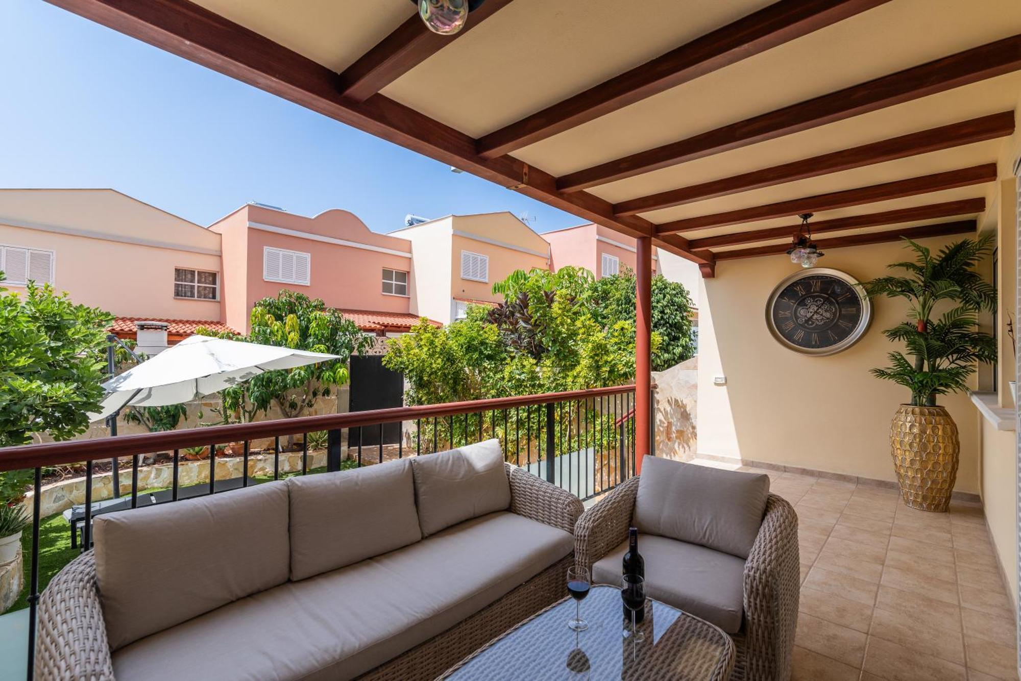 Comfortable 4-Bedroom Villa With Private Gardens 阿德耶 外观 照片