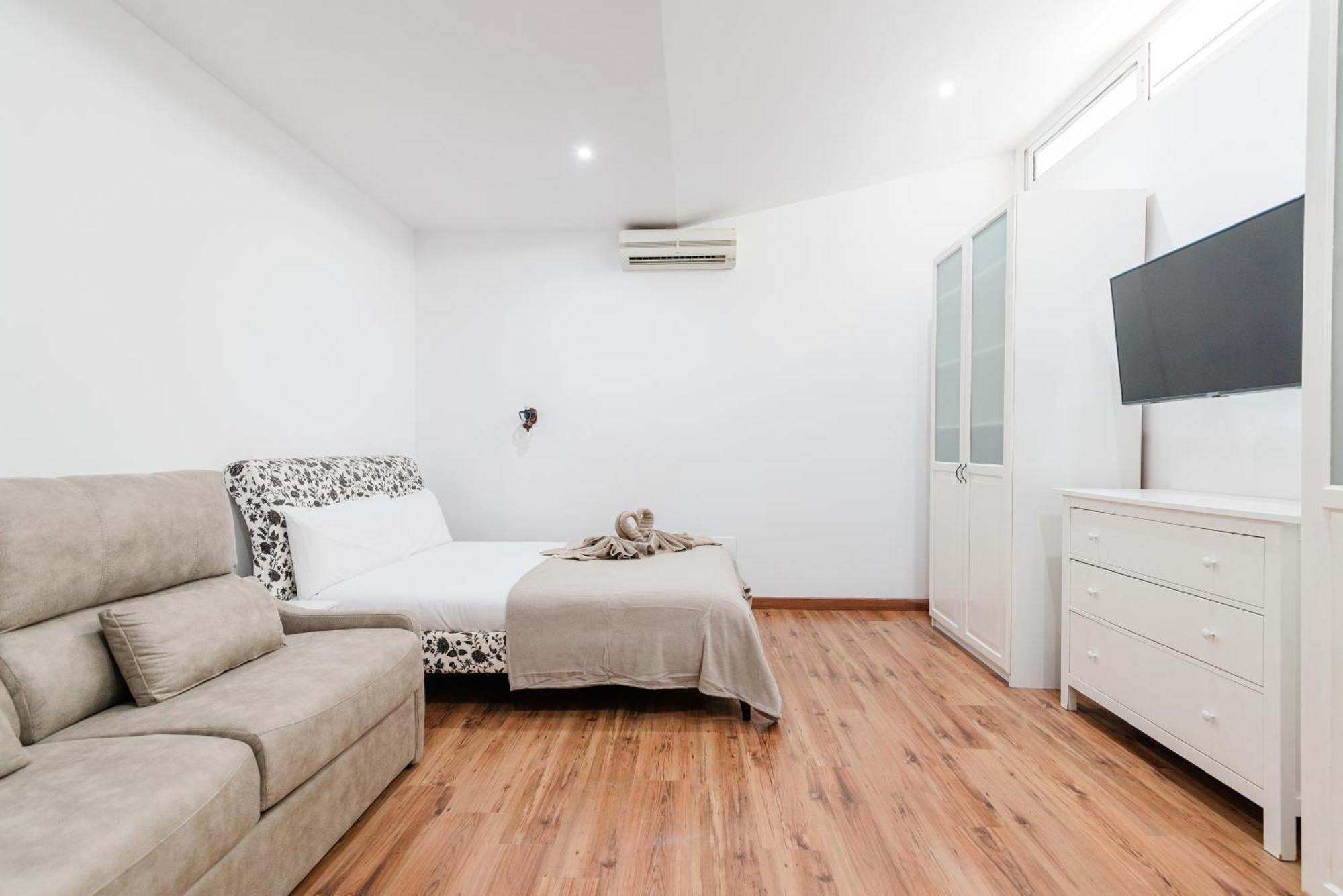 Comfortable 4-Bedroom Villa With Private Gardens 阿德耶 外观 照片