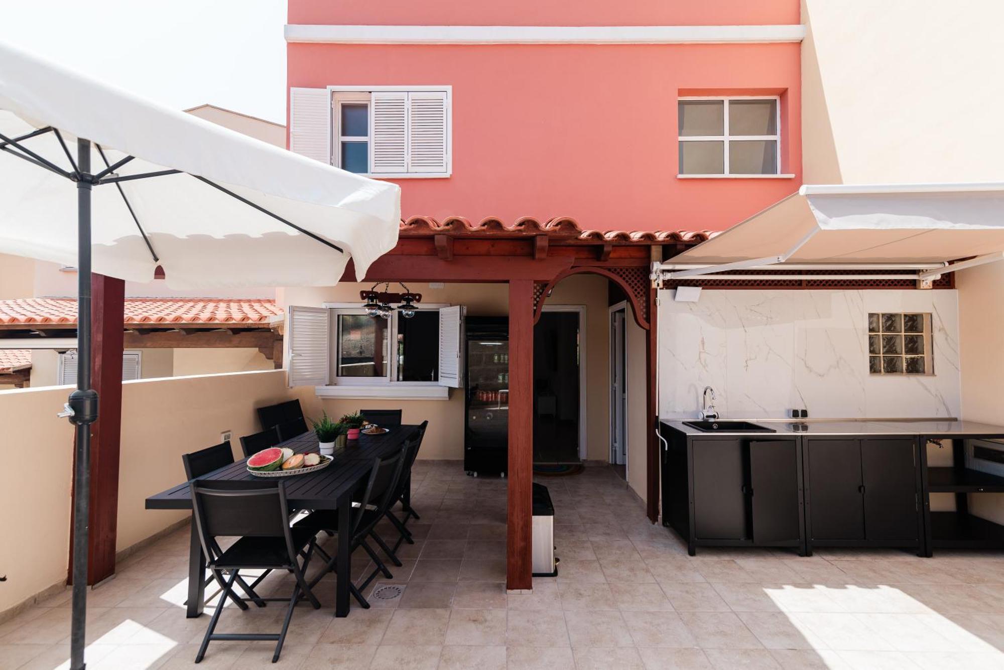 Comfortable 4-Bedroom Villa With Private Gardens 阿德耶 外观 照片
